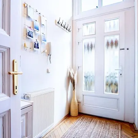 Peace In Downtown 布达佩斯