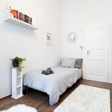 Peace In Downtown Apartment