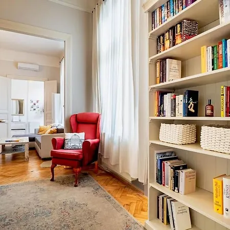 Peace In Downtown * Budapest