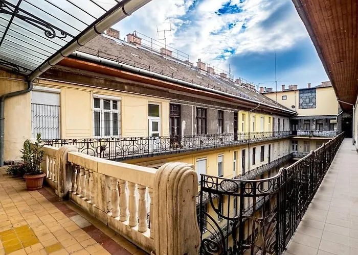 Peace In Downtown アパート