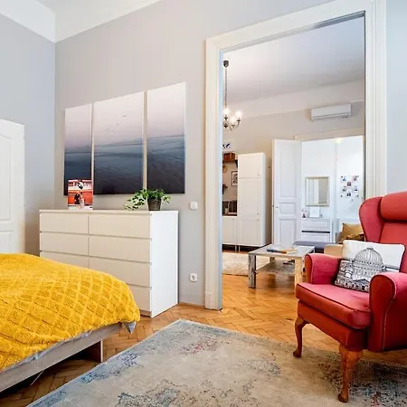 Peace In Downtown * Budapest